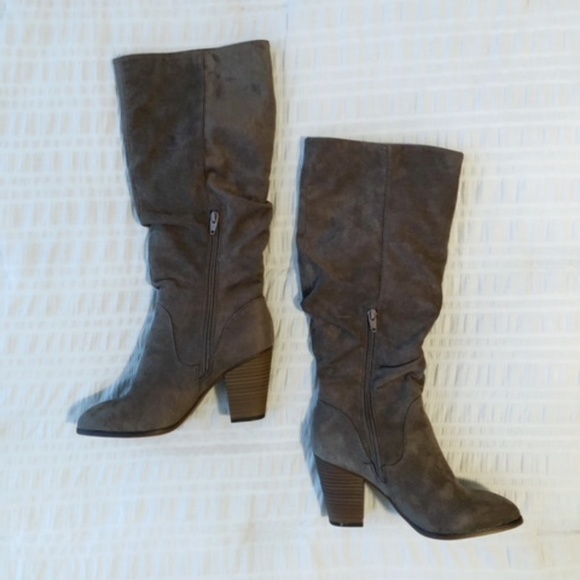 Never-Worn Brown Suede Boots - Picture 2 of 4